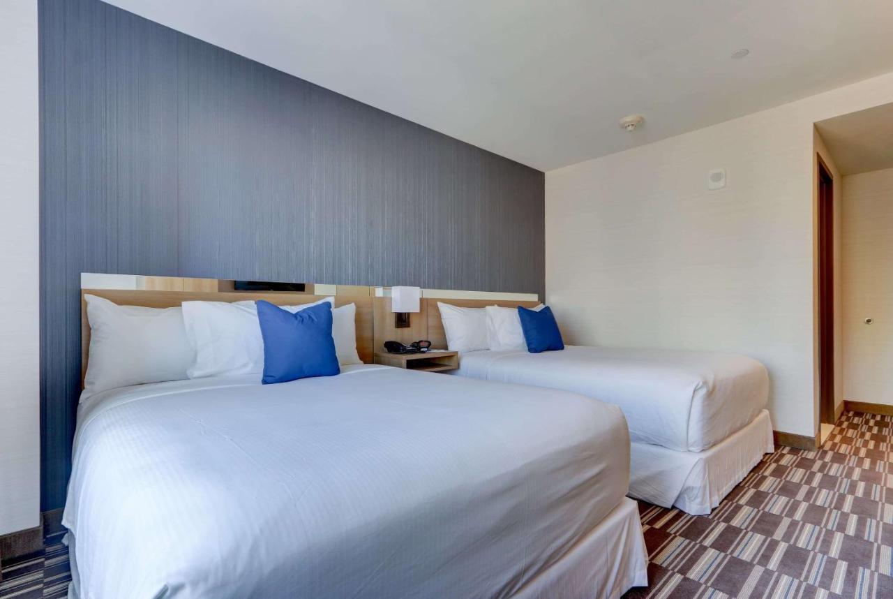 Microtel Inn By Wyndham Long Island City New York Exterior photo