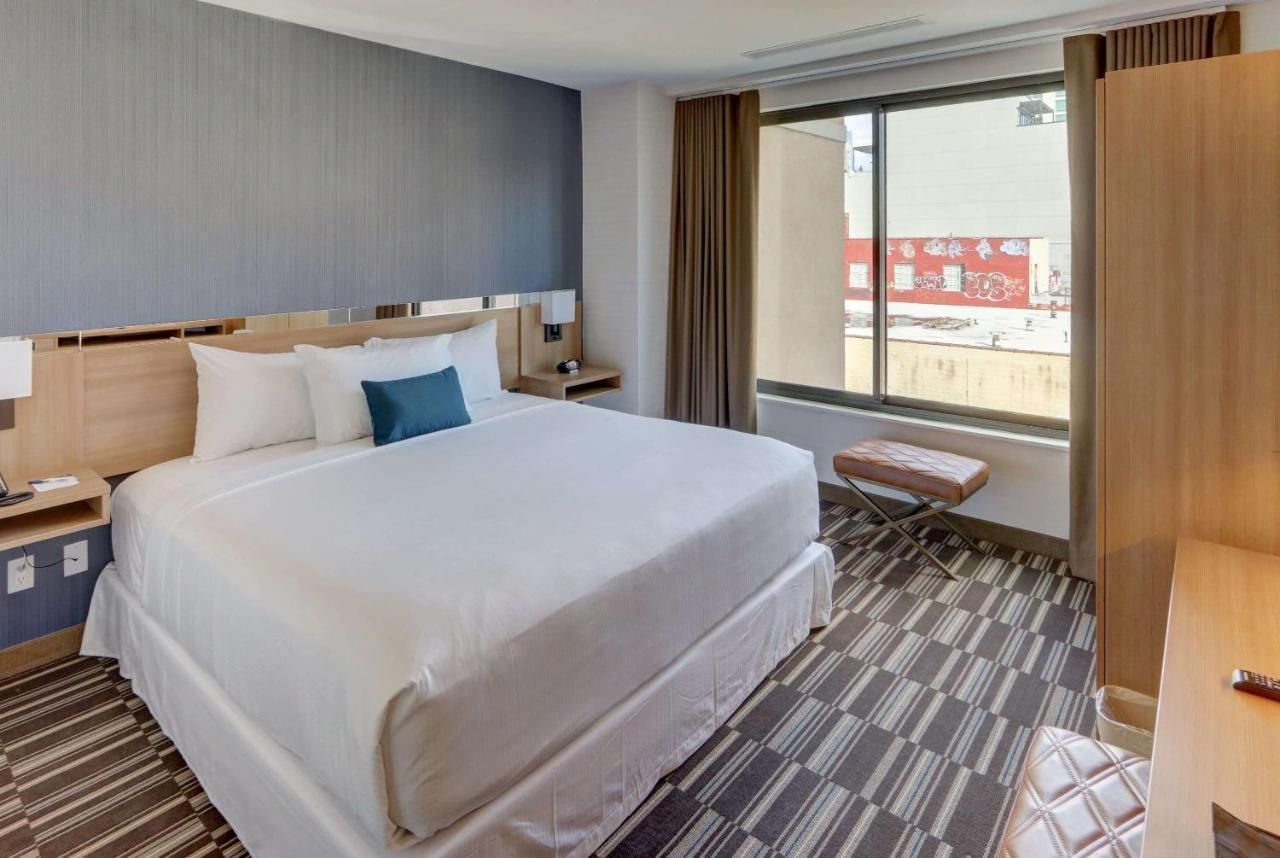 Microtel Inn By Wyndham Long Island City New York Exterior photo