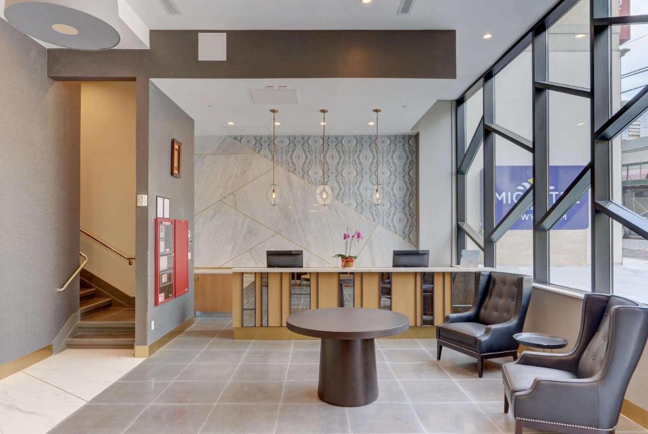 Microtel Inn By Wyndham Long Island City New York Exterior photo