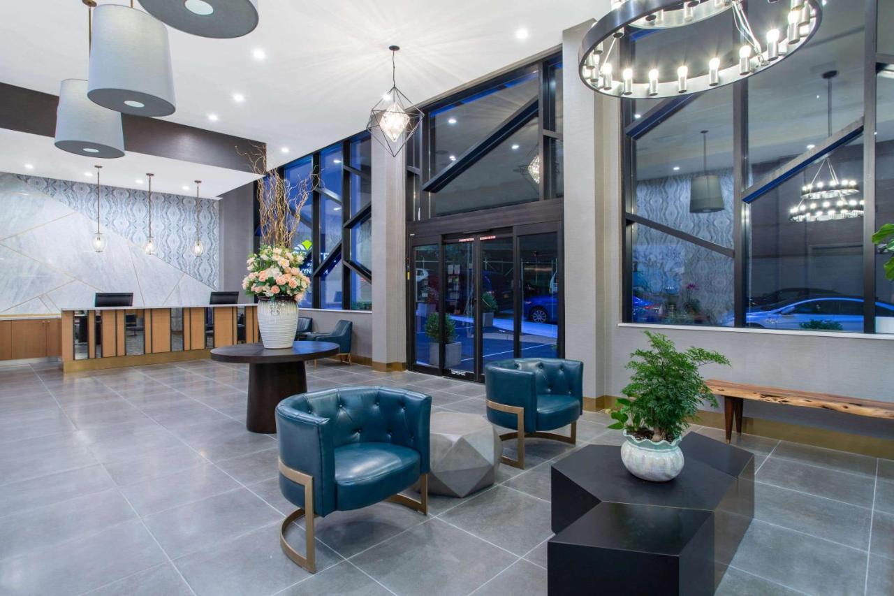 Microtel Inn By Wyndham Long Island City New York Exterior photo